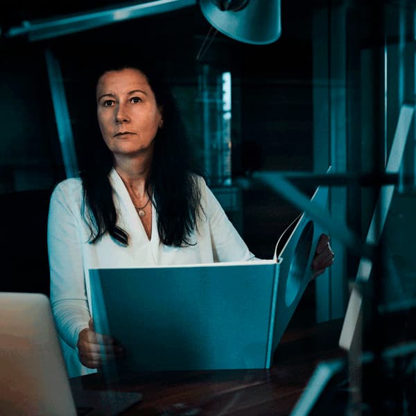 Martina Scheitenberger, meist vertieft in ihre Studien und trotzdem stets aufmerksamen Blickes.
